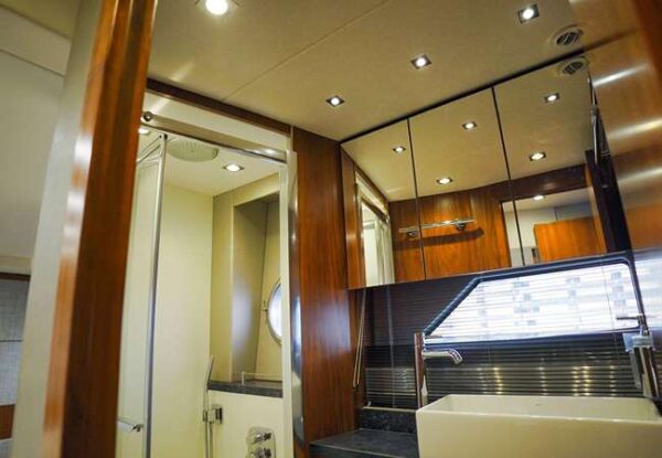 sunseeker-60ft-predator-enjoy-miami-yacht-rental