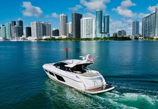 sunseeker-60ft-predator-enjoy-miami-yacht-rental