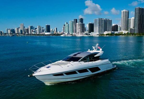 sunseeker-60ft-predator-enjoy-miami-yacht-rental