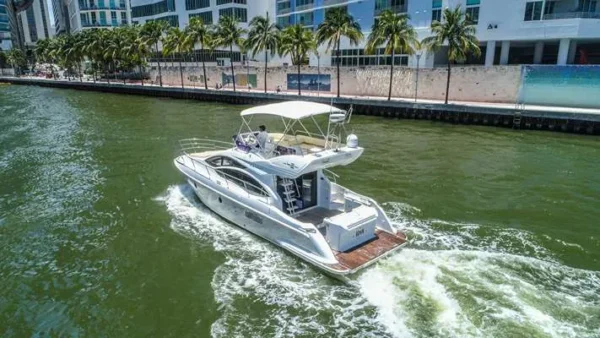 azimut-42-vinya-enjoy-miami-yacht-rental