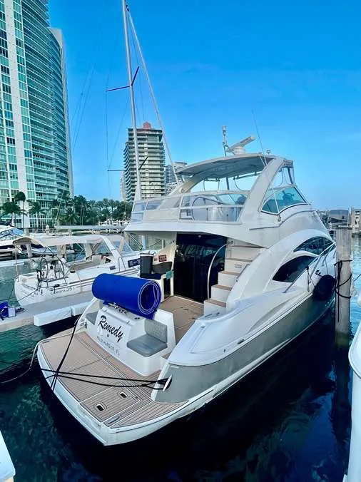 cruiser-48-remedy-enjoy-miami-yacht-rental