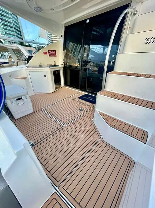 cruiser-48-remedy-enjoy-miami-yacht-rental