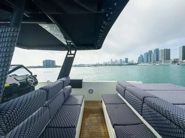 de-antonio-33-dior-enjoy-miami-yacht-rental