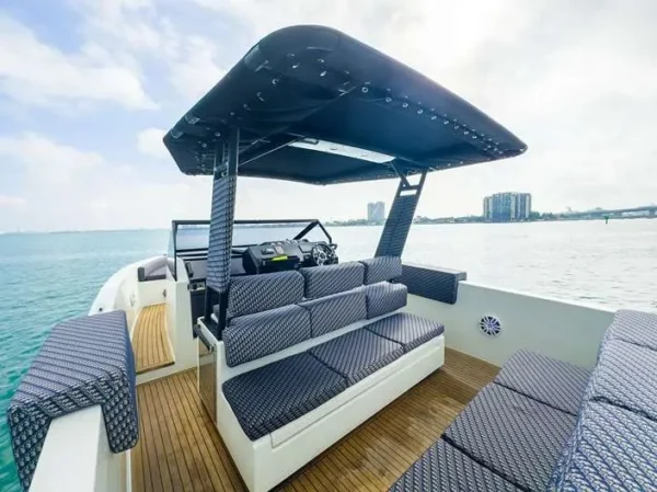 de-antonio-33-dior-enjoy-miami-yacht-rental