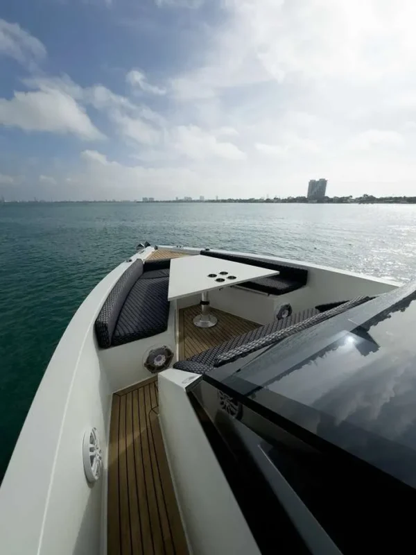 de-antonio-33-dior-enjoy-miami-yacht-rental