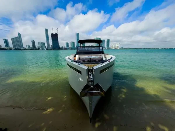 de-antonio-33-dior-enjoy-miami-yacht-rental