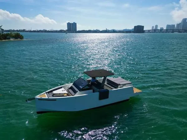 de-antonio-33-dior-enjoy-miami-yacht-rental