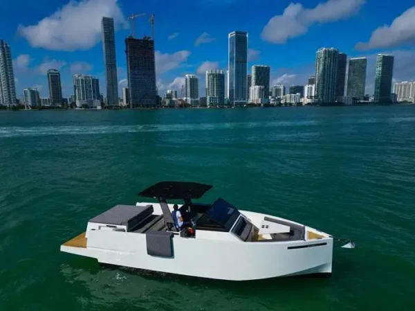 de-antonio-33-dior-enjoy-miami-yacht-rental