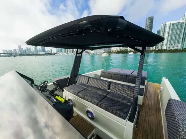 de-antonio-33-dior-enjoy-miami-yacht-rental