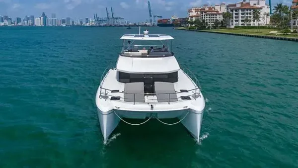 leopard-60-archipielago-ii-enjoy-miami-yacht-rental