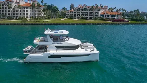 leopard-60-archipielago-ii-enjoy-miami-yacht-rental