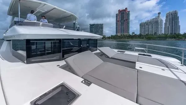 leopard-60-archipielago-ii-enjoy-miami-yacht-rental