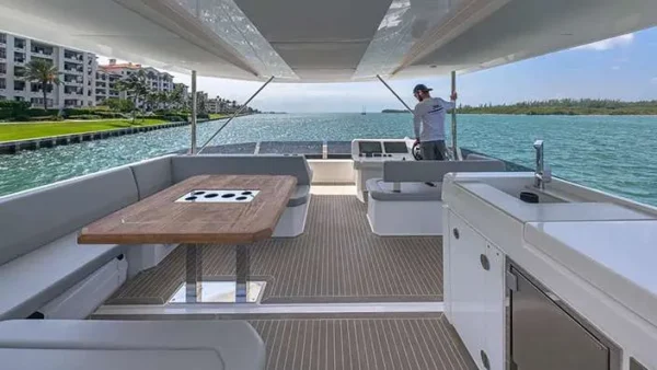 leopard-60-archipielago-ii-enjoy-miami-yacht-rental