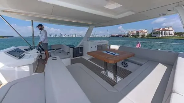 leopard-60-archipielago-ii-enjoy-miami-yacht-rental