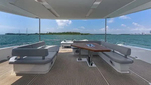 leopard-60-archipielago-ii-enjoy-miami-yacht-rental