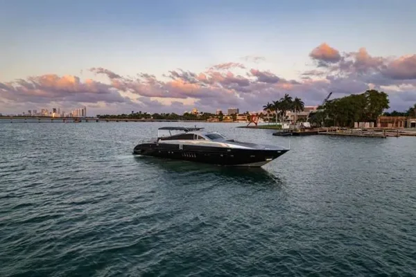 leopard-94-enjoy-miami-yacht-rental