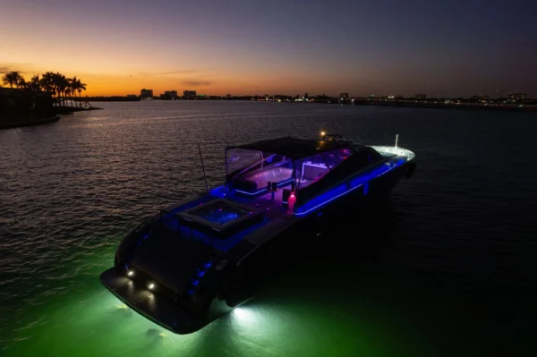 leopard-94-enjoy-miami-yacht-rental