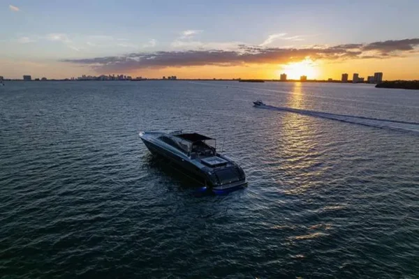 leopard-94-enjoy-miami-yacht-rental