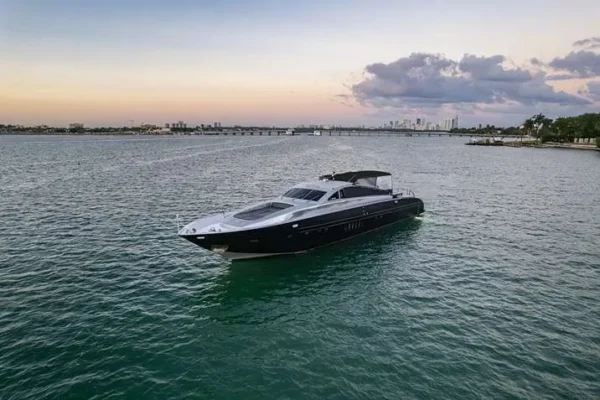 leopard-94-enjoy-miami-yacht-rental