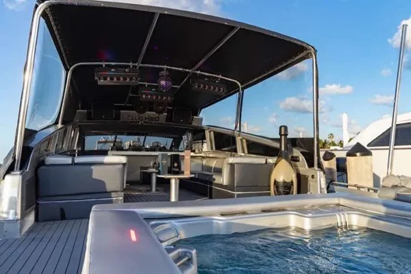 leopard-94-enjoy-miami-yacht-rental