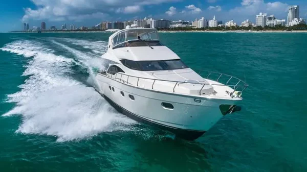 marquis-63-enjoy-miami-yacht-rental