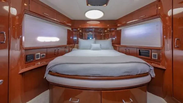 marquis-63-enjoy-miami-yacht-rental