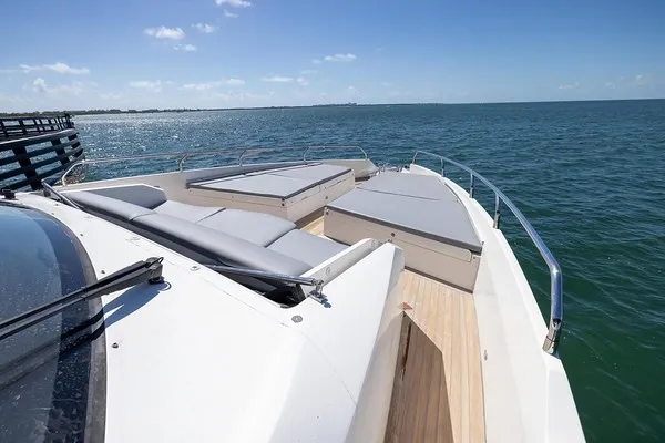 numarine-65-sebastian-enjoy-miami-yacht-rental