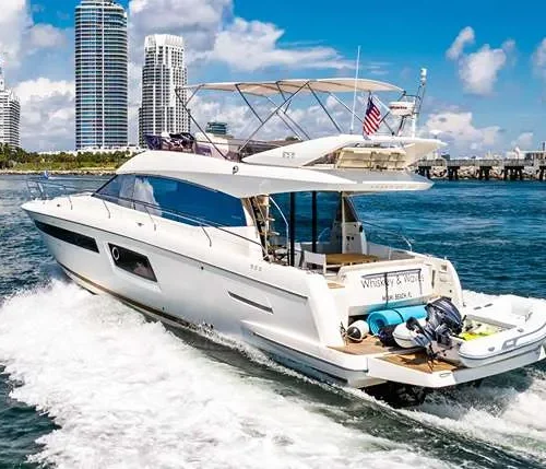 prestige-52-enjoy-miami-yacht-rental