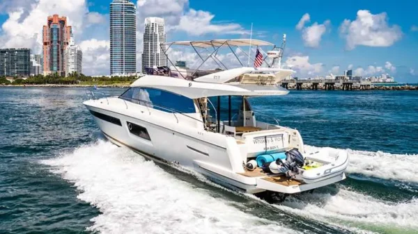 prestige-52-enjoy-miami-yacht-rental