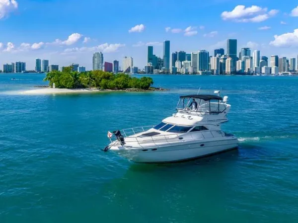 sea-ray-44-sea-senora-enjoy-miami-yacht-rental