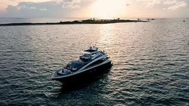 sunseeker-90-manhattan-enjoy-miami-yacht-rental