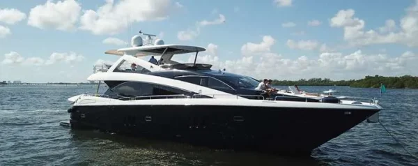 sunseeker-90-manhattan-enjoy-miami-yacht-rental