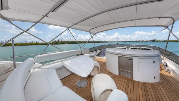 sunseeker-manhattan-74-giuli-enjoy-miami-yacht-rental