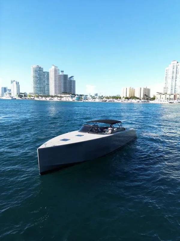 van-dutch-55-hostage-enjoy-miami-yacht-rental