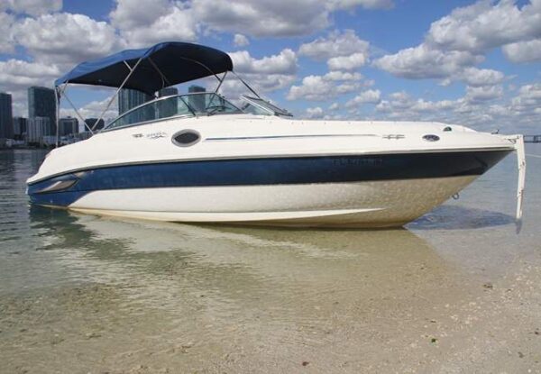 26-searay-sundeck-side-picture