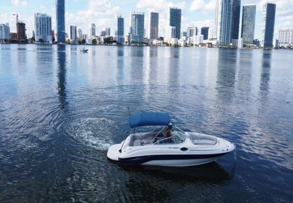 26-searay-sundeck-with-downtown-miami-view