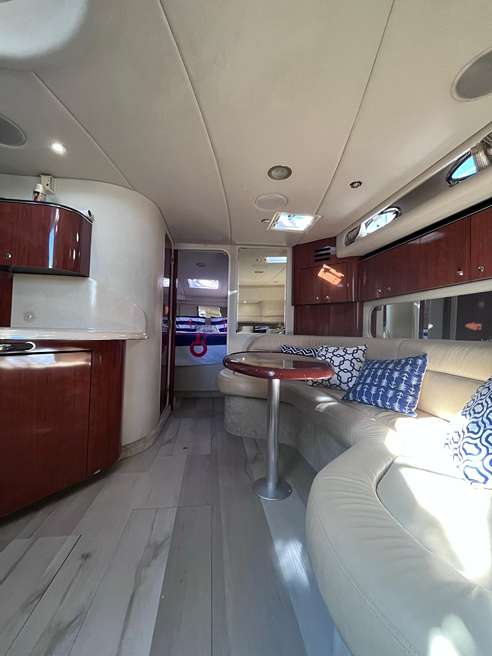 searay-42ft-emely-&-evelyn-interior-kitchen