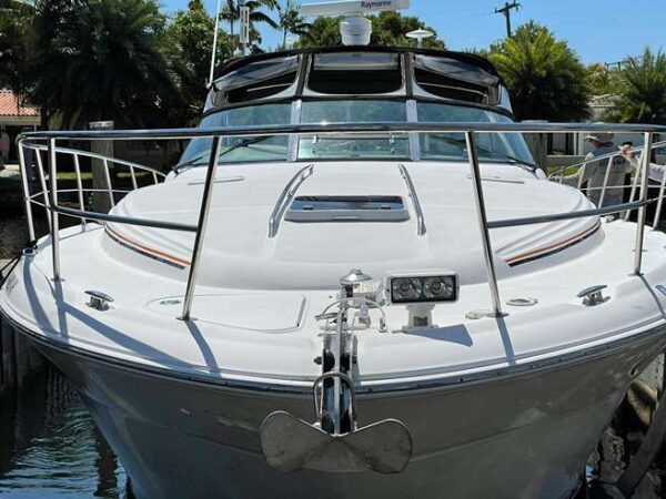 searay-42ft-emely-&-evelyn-front-deck-view