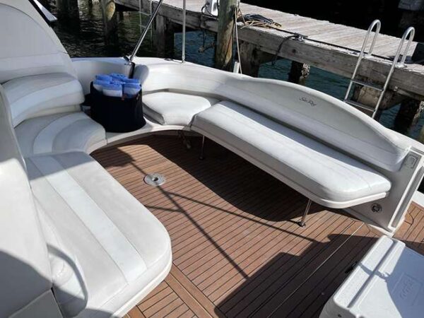 searay-42ft-emely-&-evelyn-deck-sofa