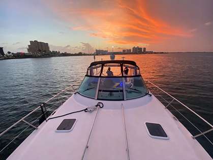 searay-42ft-emely-&-evelyn-front-deck